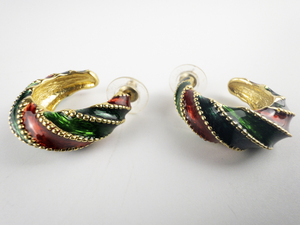 lot 20 image: JOAN RIVERS X-Mas Red & Green Enamel Twist Gold Tone base Metal Half-Hoop Pierced Earrings.