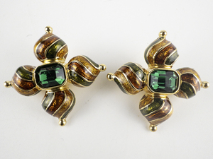 lot 29 image: JOAN RIVERS&nbspRussian Cathedral Church Cross Dome Gold Tone Base Metal Clip-On Earrings .
