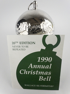 lot 71 image: Wallace Silversmiths  1990 Peaceful Doves silver plate Christmas Sleigh Bell Ornament . 20th Edition