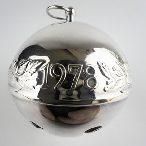 lot 57 image: Wallace Silversmiths  1978 Legendary Christmas Rose silver plate Christmas Sleigh Bell Ornament .