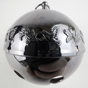 lot 59 image: Wallace Silversmiths  1977 Mistletoe & Doves silver plate Christmas Sleigh Bell Ornament .