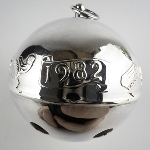 lot 60 image: Wallace Silversmiths  1982 Fluffy Mittens, Swift Skis & Playful Sleds silver plate Christmas Sleigh Bell Ornament .