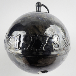 lot 62 image: Wallace Silversmiths  1973 Merry Christmas silver plate Christmas Sleigh Bell Ornament .