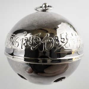 lot 66 image: Wallace Silversmiths  1835-1985 150th Wallace Anniversary silver plate Christmas Sleigh Bell Ornament .