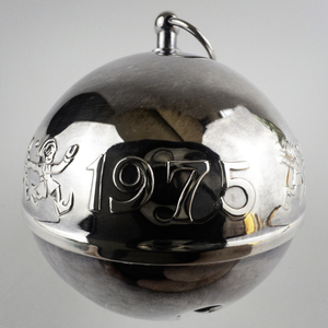 lot 67 image: Wallace Silversmiths  1975 Sprightly Elves silver plate Christmas Sleigh Bell Ornament .
