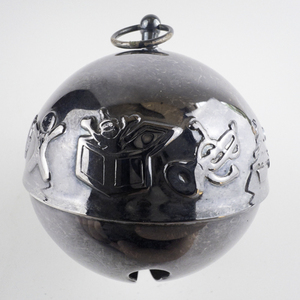 lot 49 image: Wallace Silversmiths  1974 Festive Toys silver plate Christmas Sleigh Bell Ornament .