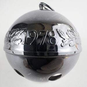 lot 50 image: Wallace Silversmiths  1978 Legendary Christmas Rose silver plate Christmas Sleigh Bell Ornament .