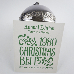 lot 51 image: Wallace Silversmiths  1980 Candles & Holly silver plate Christmas Sleigh Bell Ornament . Annual Edition 10th in a Series.