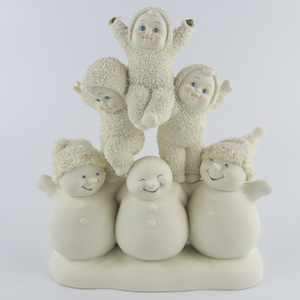 lot 136 image: Department 56 Snowbabies Rising Star 2008 - Top Star is missing
