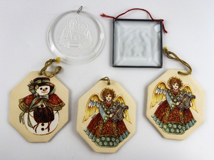 lot 143 image: Group of 5 Ornaments