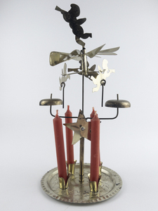 lot 147 image: SWEDISH Vintage 1960s Gold Tone Metal Spinning Christmas Angel Chimes