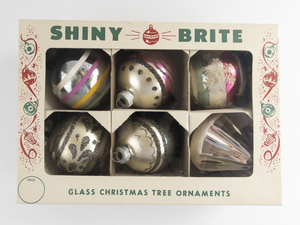 lot 160 image: Vintage 1950s SHINY BRITE Set of 6 Colorful Glass Christmas Tree Ornaments with Original Box.