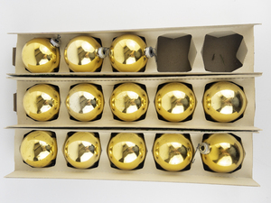 lot 184 image: Vintage SHINY & BRITE 15 Large Gold Glass Christmas Tree Ornaments in Original Packaging