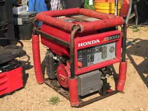 lot 15 image: Honda EB3000C Gas Generator