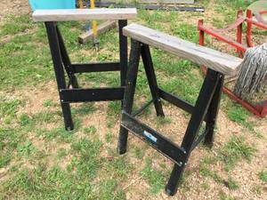 lot 19 image: Pair Iron Horse Metal Saw Horses