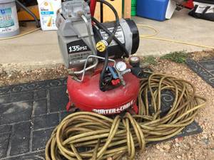 lot 17 image: Porter Cable 4 Gallon Pancake Air Compressor - Hose