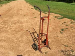 lot 25 image: Wesco 1000lb BarrelDrum Hand Truck - 3055 Gallon