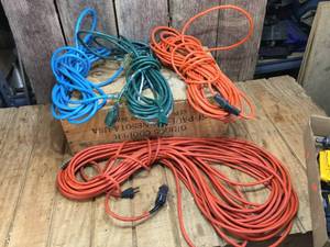 lot 37 image: 4 Extension Cords - Good Plugs