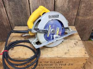 lot 42 image: DeWalt DWE575 Circular Saw 7 14 - Nice