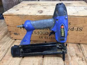 lot 43 image: Campbell Hausfeld Air Brad Nailer