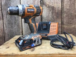 lot 61 image: Ridgid R86008 Cordless 18V 38 Drill Combo