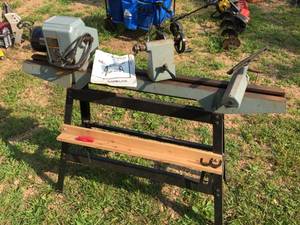 lot 28 image: Delta 12 Variable Speed Wood Lathe
