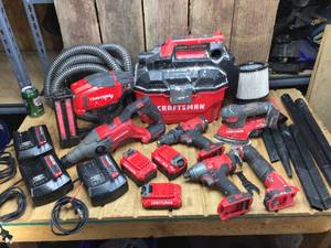 lot 81 image: Large Craftsman 20V Cordless Tool Group