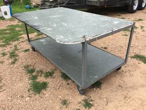 lot 90 image: 60 x 30 x 27 Rolling Shop Table