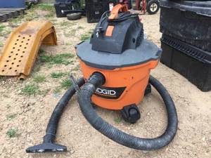 lot 102 image: Ridgid 4.25hp Shop Vac