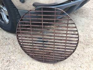 lot 106 image: 22 Diam Iron Grate