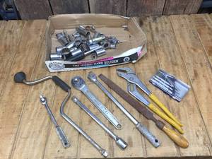 lot 117 image: Group Misc Sockets - Ratchets - Tools