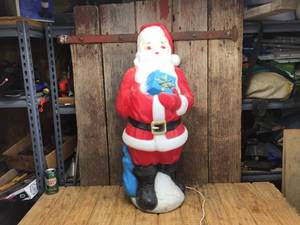 lot 126 image: Vintage 1971 Empire Plastics Santa Blow-Mold