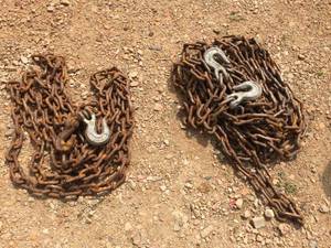 lot 136 image: 20 & 35 Chains with 516 Hooks