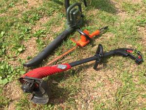 lot 138 image: 3 Electric Yard Tools