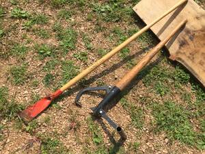 lot 140 image: Cant Hook & Heavy Duty Chipper