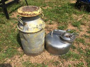 lot 142 image: 2 Cream Cans