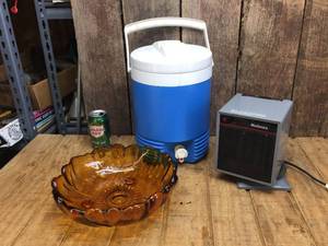lot 153 image: Igloo Drink Cooler - Electric Heater - Glass Bowl