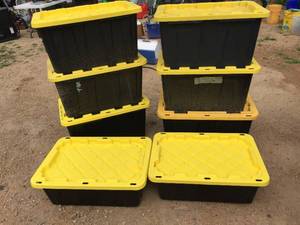 lot 195 image: 8 Black & Yellow Totes