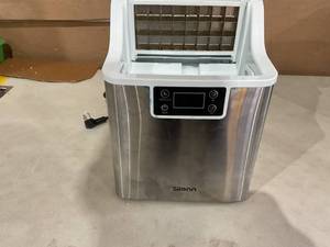 lot 322 image: EUHOMY Ice Cube Maker Machine Countertop