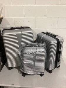 lot 430 image: 3 Piece Silver Luggage Set