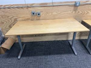 lot 23 image: Office Table