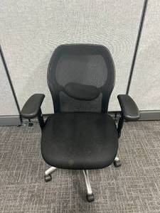 lot 41 image: Office Chair