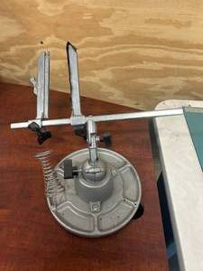 lot 69 image: PANAVISE Circuit Board Holder