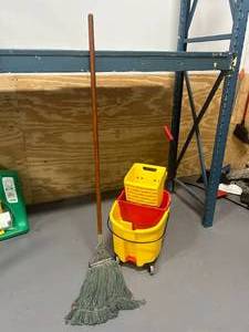 lot 76 image: RUBBERMAID Mop and Bucket