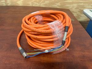 lot 79 image: ALLEN-BRADLEY 2090-CSBM1DF-14AA30 2090 Series,Single DSL,Power, Feedback, Brake,Single SpeedTec DIN Connector,Flying Lead at 5500 Drive End,14 AWG wire,Standard, Non flex,30 Meter Cable