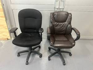 lot 89 image: Lot of 2- Office Chairs