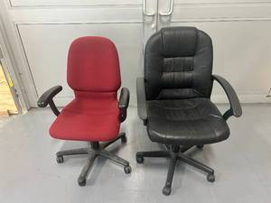 lot 90 image: Lot of 2- Office Chairs