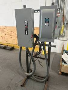 lot 114 image: GE Safety Switch TG4324 Model 9 with Siemens Fusible General Duty Safety Switch GF323N