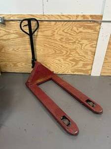 lot 44 image: Pallet Jack