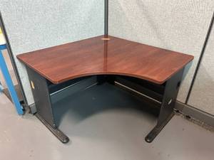 lot 12 image: Corner Desk